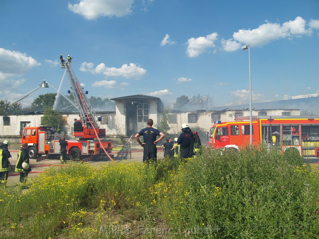 Feuer Koeln Ossendorf Butzweiler Hof neben IKEA P123.JPG